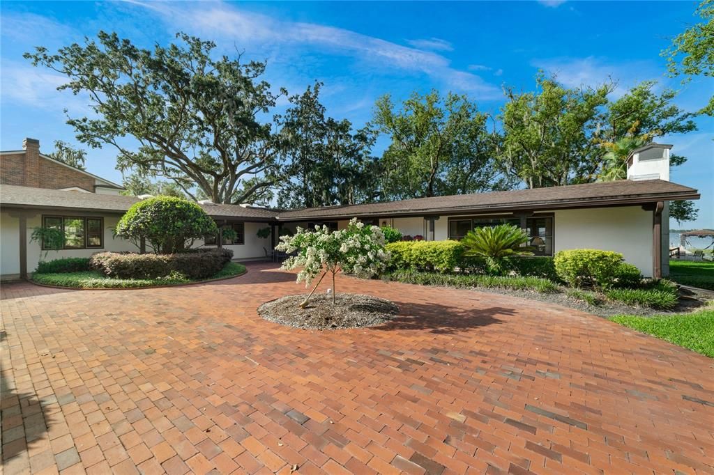 Recently Sold: $1,750,000 (3 beds, 2 baths, 2652 Square Feet)