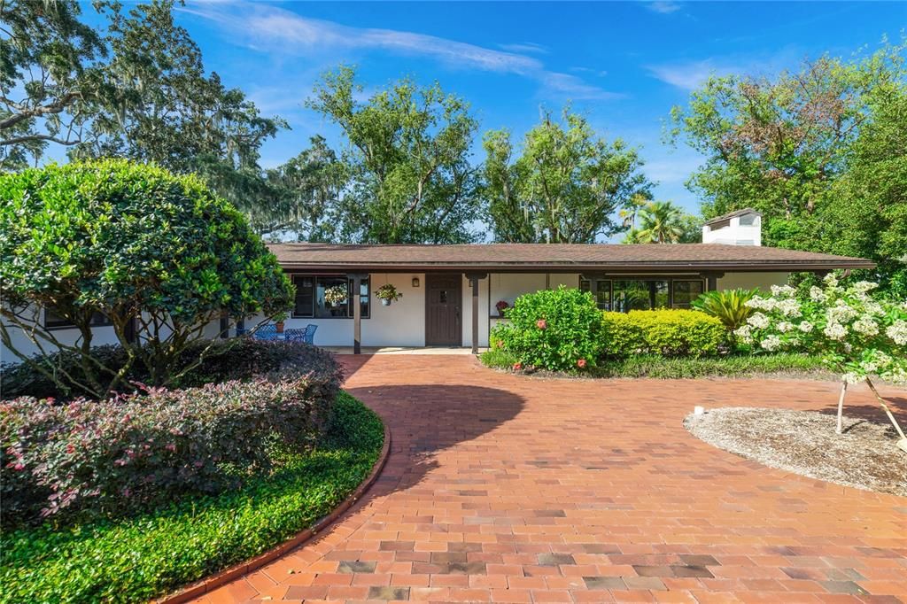 Recently Sold: $1,750,000 (3 beds, 2 baths, 2652 Square Feet)