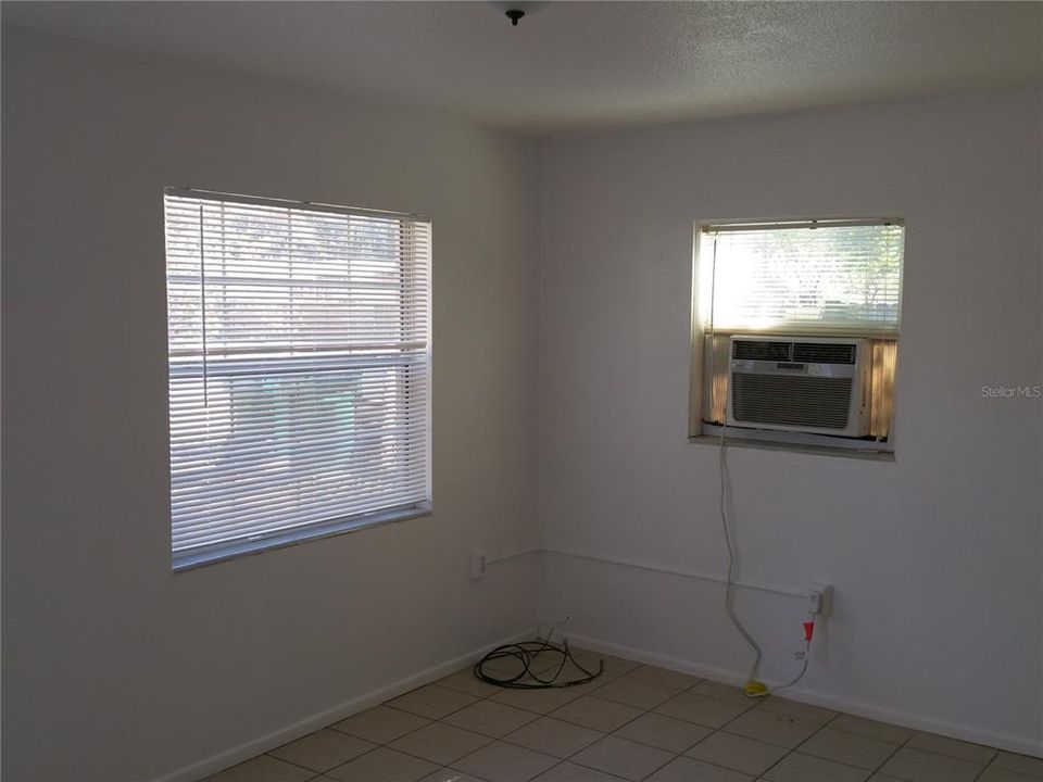 Recently Rented: $1,000 (2 beds, 1 baths, 800 Square Feet)