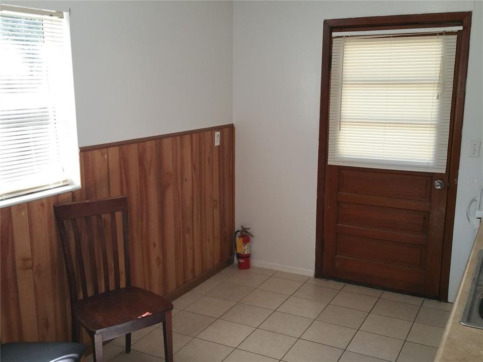 Recently Rented: $1,000 (2 beds, 1 baths, 800 Square Feet)