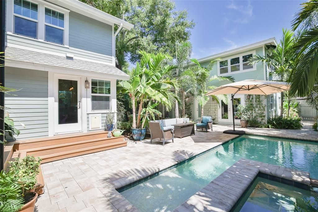 Recently Sold: $1,650,000 (5 beds, 5 baths, 3949 Square Feet)