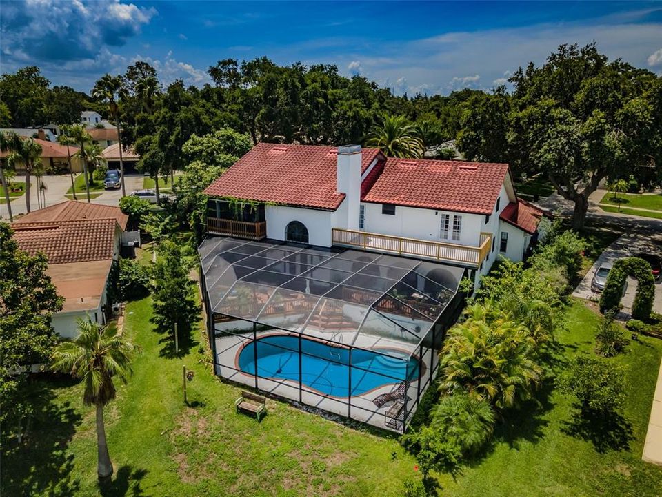 Vendido Recientemente: $699,900 (4 camas, 3 baños, 3299 Pies cuadrados)