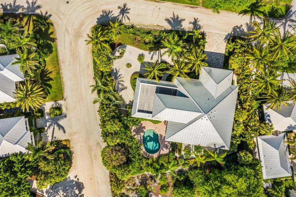Recently Sold: $4,800,000 (3 beds, 2 baths, 3073 Square Feet)