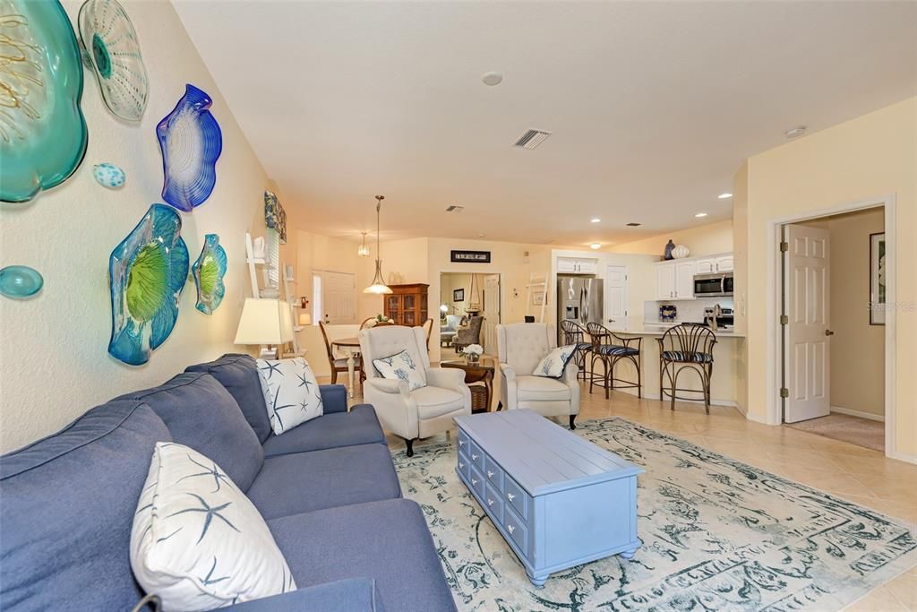 Recently Sold: $354,000 (2 beds, 2 baths, 1426 Square Feet)