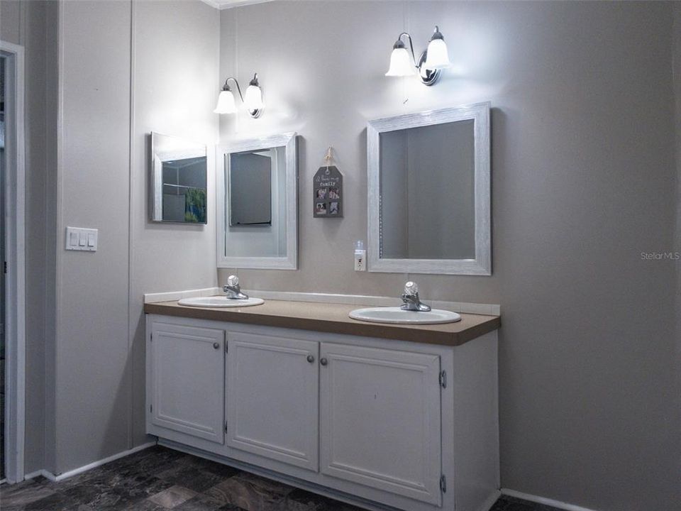 Master Dual Vanity