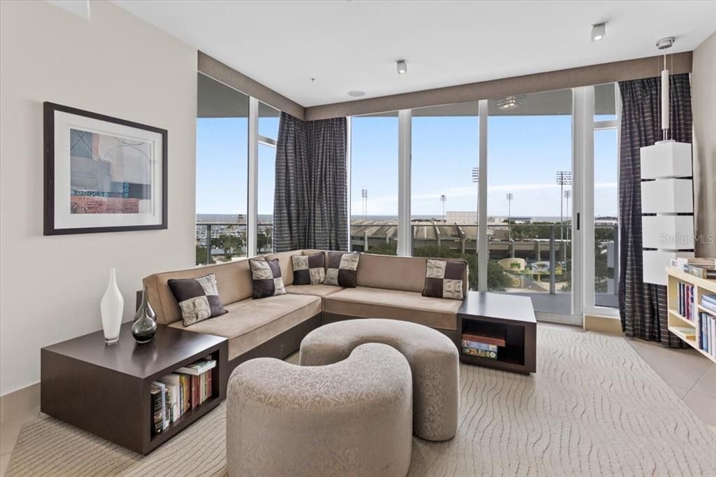 Recently Sold: $1,150,000 (2 beds, 2 baths, 1447 Square Feet)