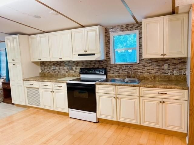 Recently Sold: $115,000 (2 beds, 2 baths, 924 Square Feet)