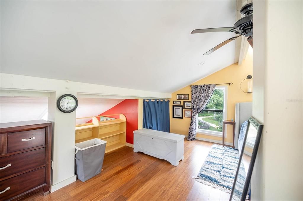 Recently Sold: $425,000 (3 beds, 3 baths, 1824 Square Feet)