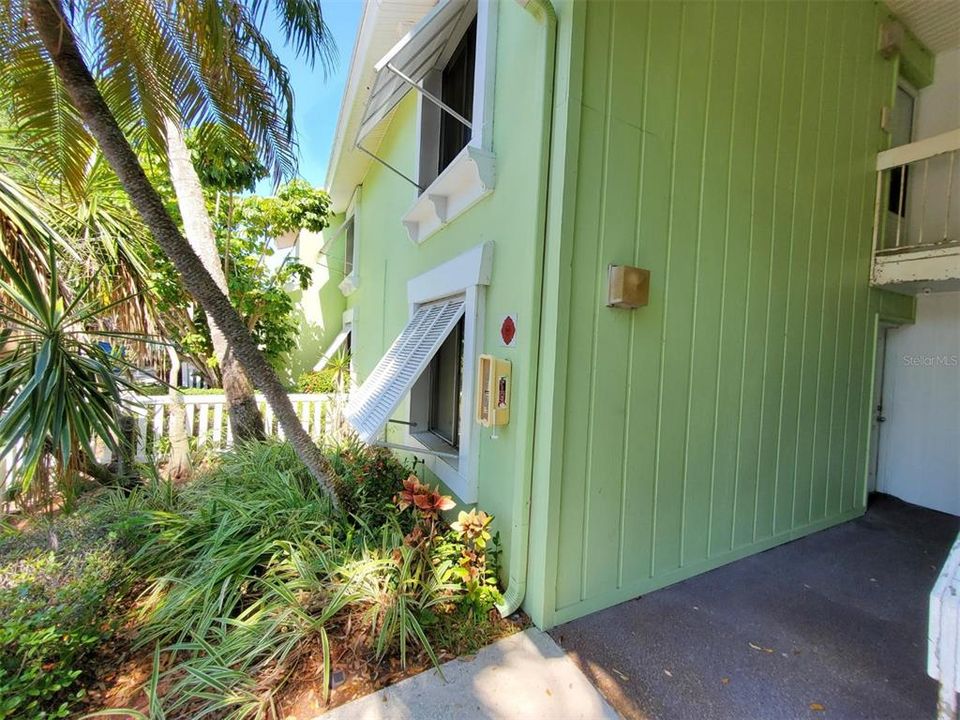 Недавно продано: $200,000 (3 спален, 2 ванн, 1375 Квадратных фут)