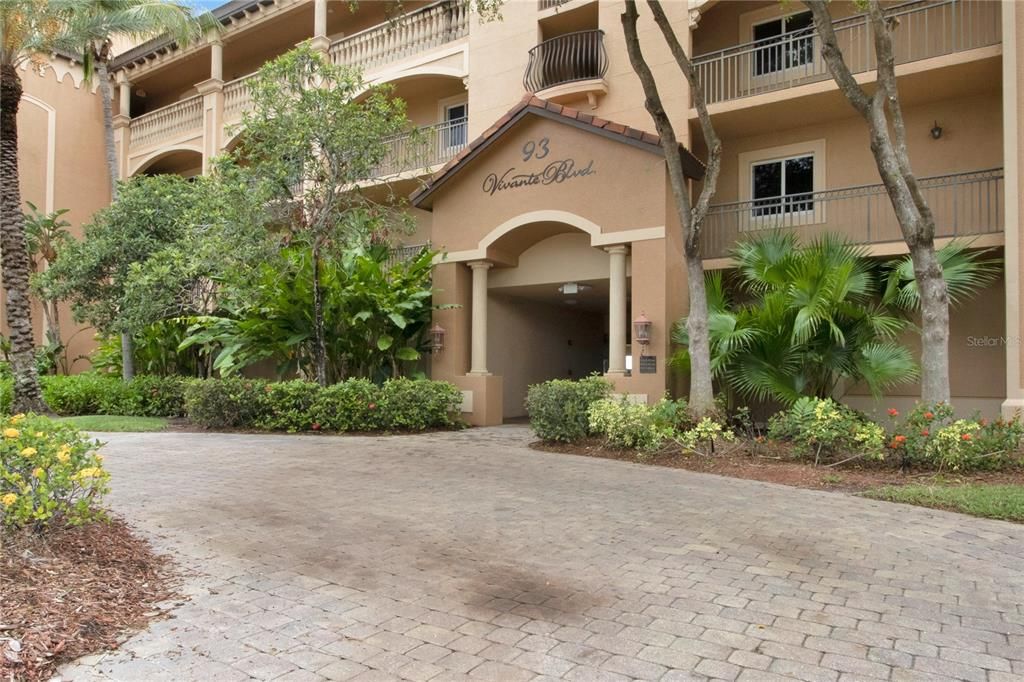 Recently Sold: $720,000 (3 beds, 2 baths, 2338 Square Feet)