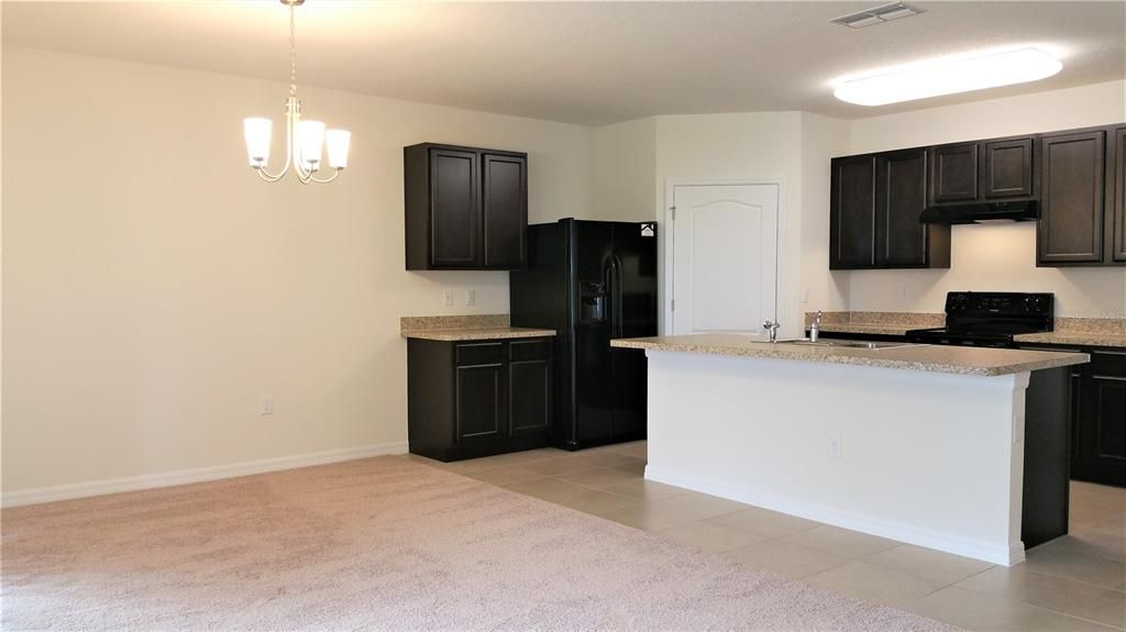 Recently Rented: $1,600 (4 beds, 2 baths, 1828 Square Feet)