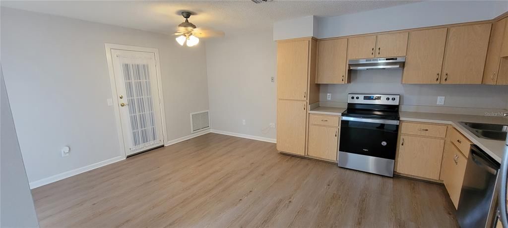 Recently Rented: $1,175 (2 beds, 1 baths, 1001 Square Feet)