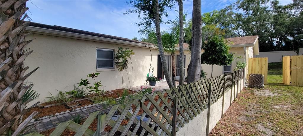 Recently Rented: $1,175 (2 beds, 1 baths, 1001 Square Feet)