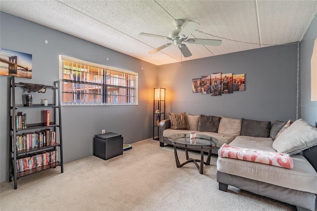 Recently Sold: $125,000 (1 beds, 1 baths, 747 Square Feet)