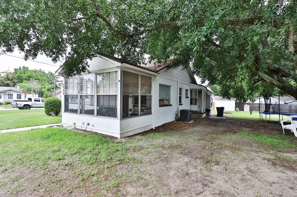 Recently Sold: $119,900 (2 beds, 1 baths, 900 Square Feet)