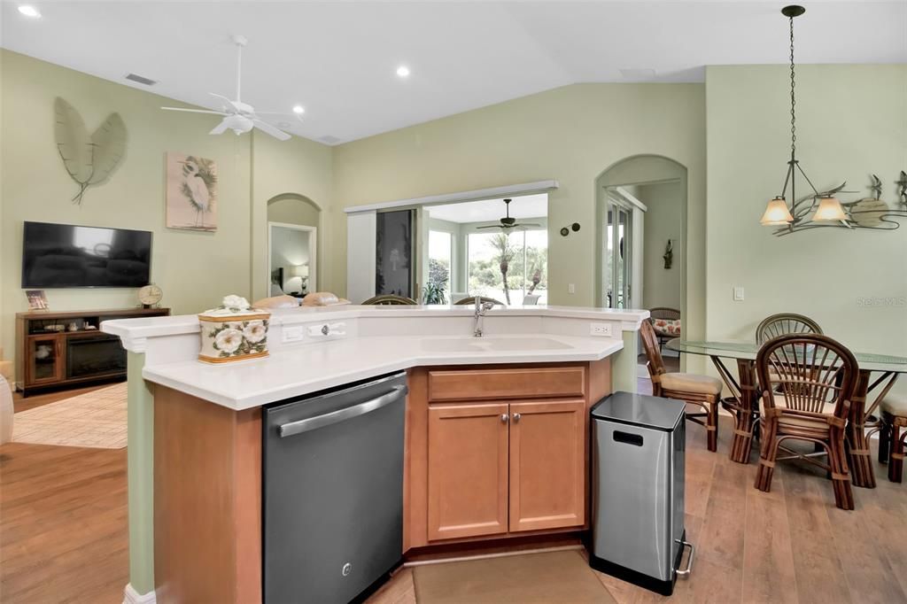 Recently Sold: $310,000 (2 beds, 2 baths, 1391 Square Feet)