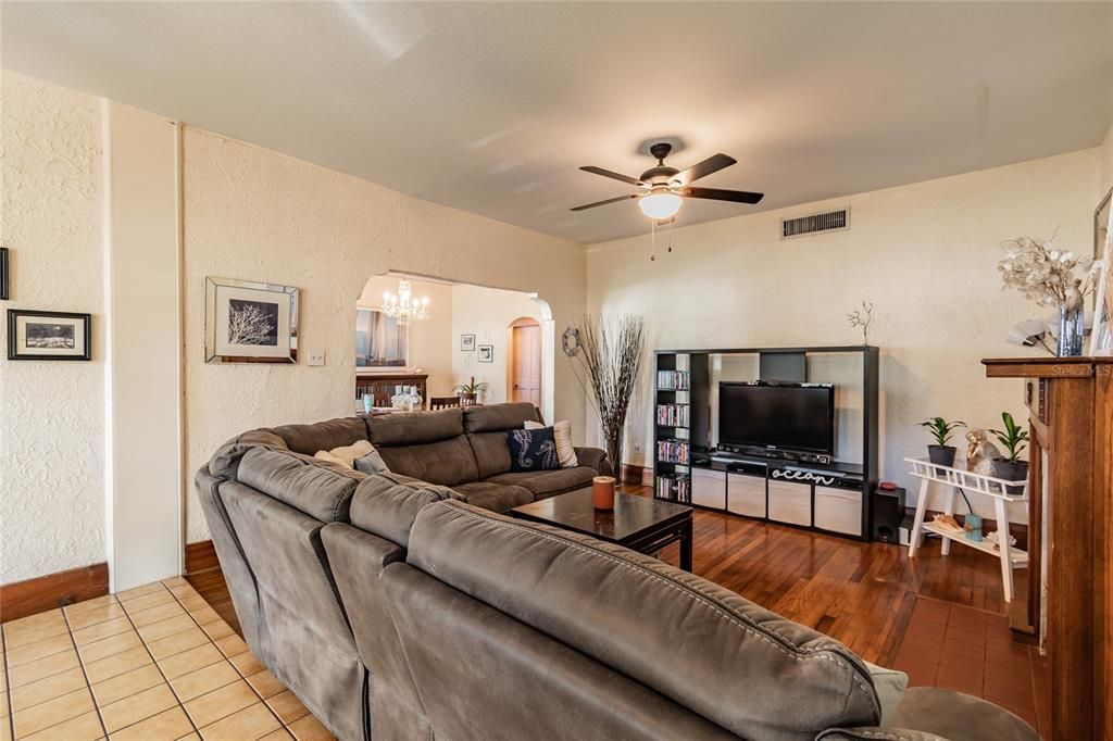 Recently Sold: $265,000 (3 beds, 2 baths, 1567 Square Feet)