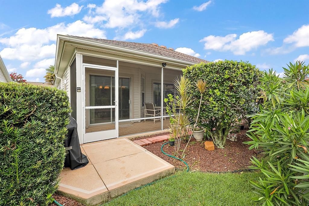 Recently Sold: $439,900 (3 beds, 2 baths, 1956 Square Feet)