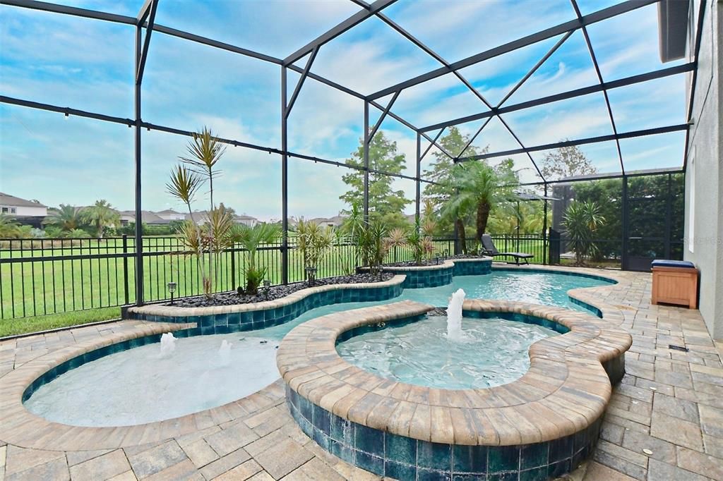 Stunning Custom Pool & Spa equipped with Water Features, Gas Heater & Floor Cleaning System.