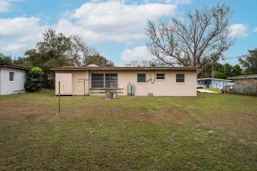 Recently Sold: $125,000 (3 beds, 1 baths, 888 Square Feet)