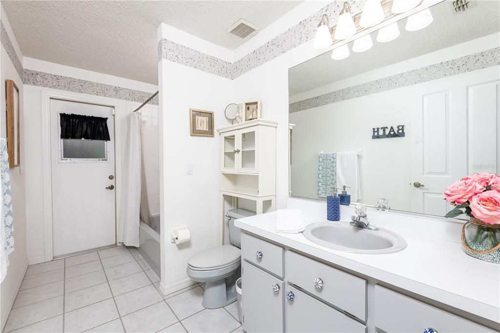 Recently Sold: $369,000 (3 beds, 2 baths, 1644 Square Feet)