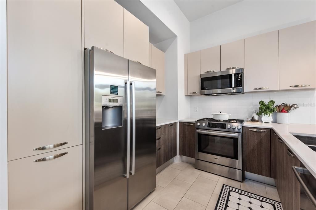 Recently Sold: $925,000 (2 beds, 2 baths, 1934 Square Feet)