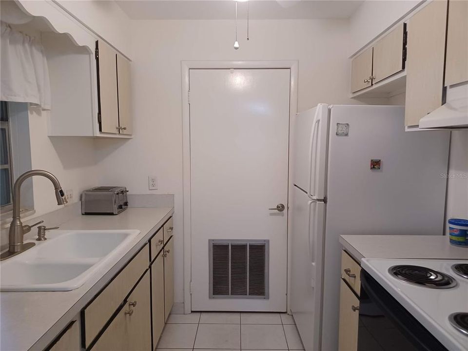 Recently Sold: $89,000 (1 beds, 1 baths, 660 Square Feet)