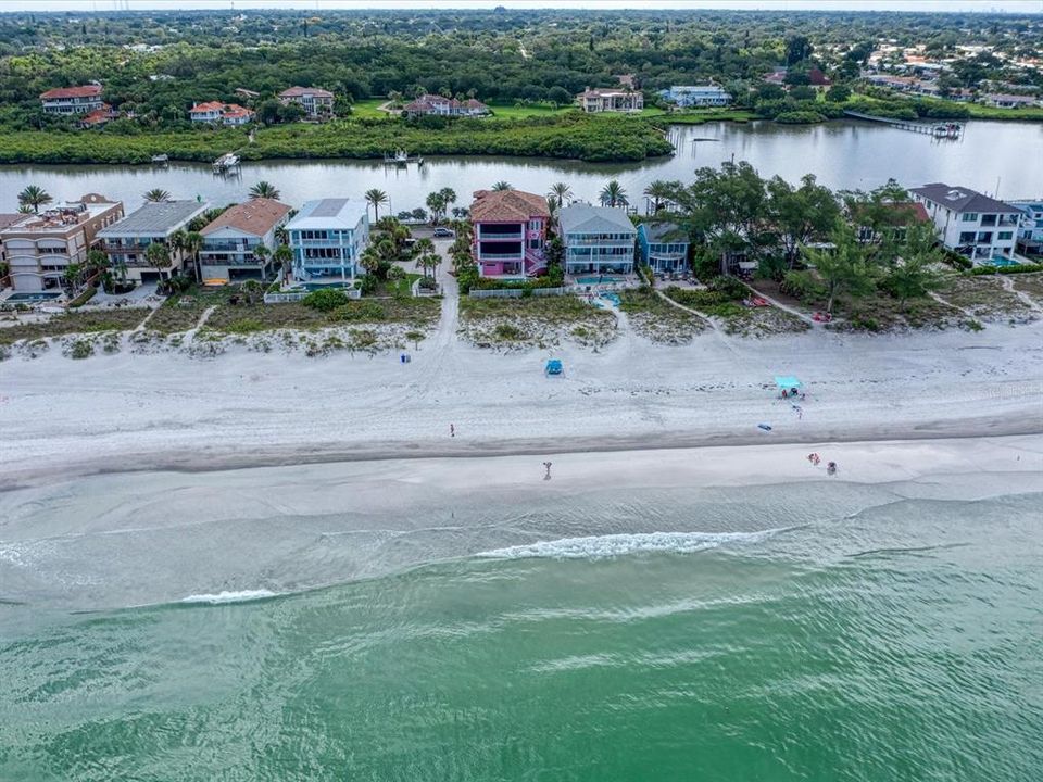 Surrounded by gorgeous beachfront residences, this is a perfect location with the enjoyment of the beach and the Intracoastal..