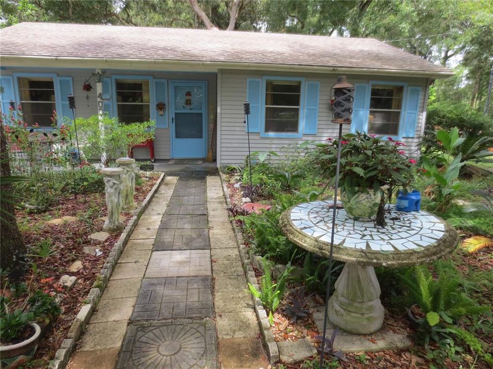 Recently Sold: $98,900 (2 beds, 1 baths, 864 Square Feet)