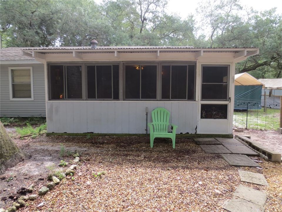 Recently Sold: $98,900 (2 beds, 1 baths, 864 Square Feet)