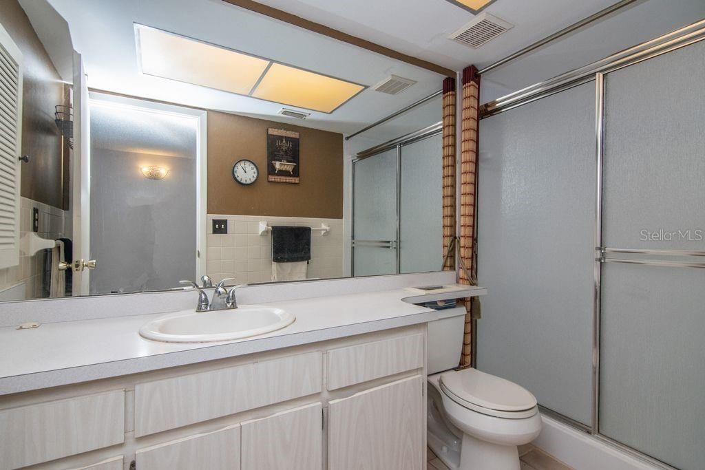 最近售出: $148,900 (2 贝兹, 2 浴室, 956 平方英尺)