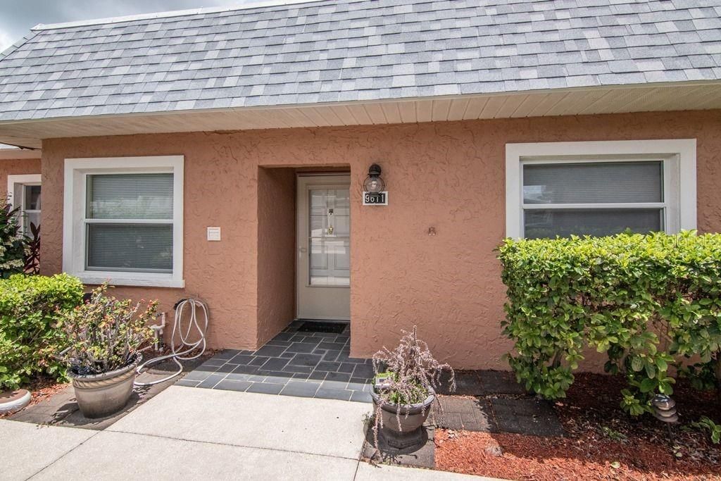 Recently Sold: $148,900 (2 beds, 2 baths, 956 Square Feet)