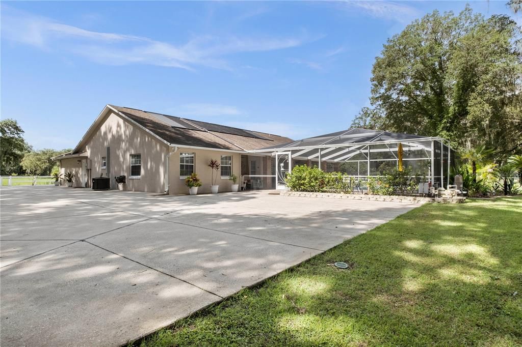 Recently Sold: $599,000 (3 beds, 2 baths, 2378 Square Feet)