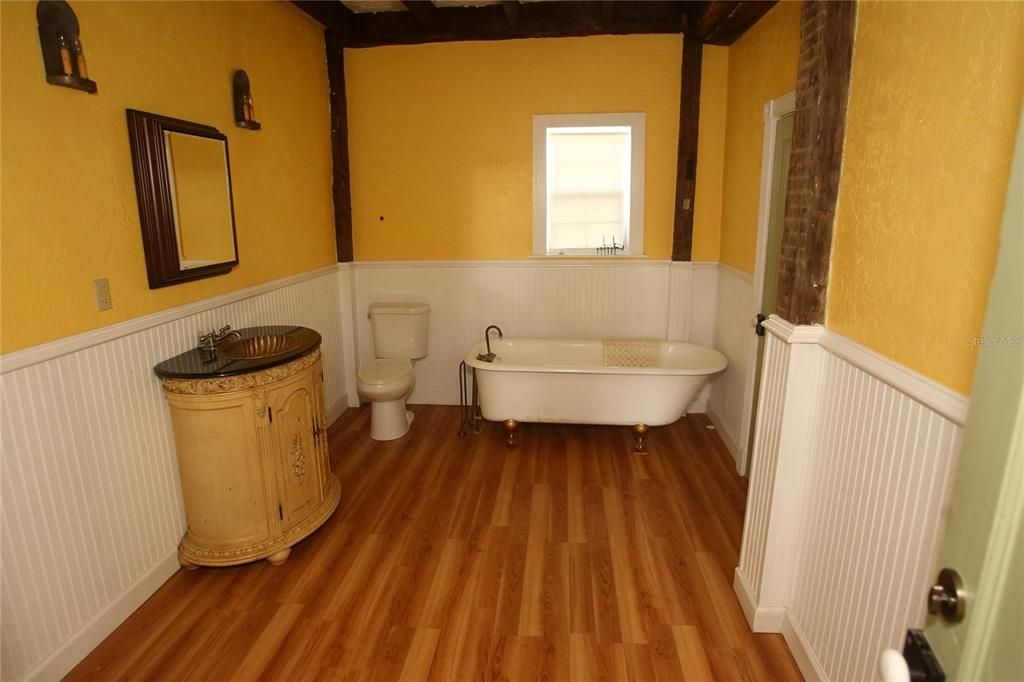 Yellow House - Master Bath