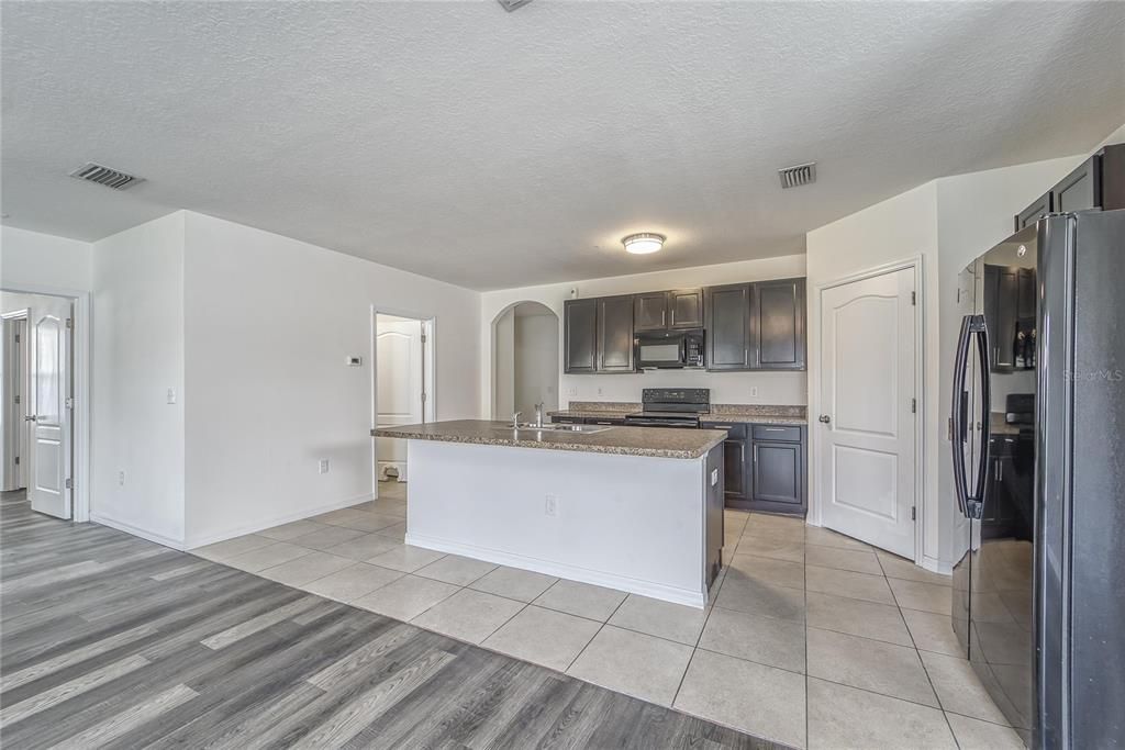 Recently Sold: $290,000 (4 beds, 2 baths, 1767 Square Feet)