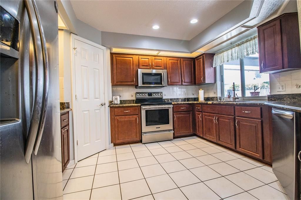 Recently Sold: $330,000 (4 beds, 2 baths, 1971 Square Feet)