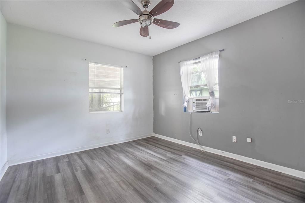 Recently Sold: $179,000 (3 beds, 1 baths, 1196 Square Feet)