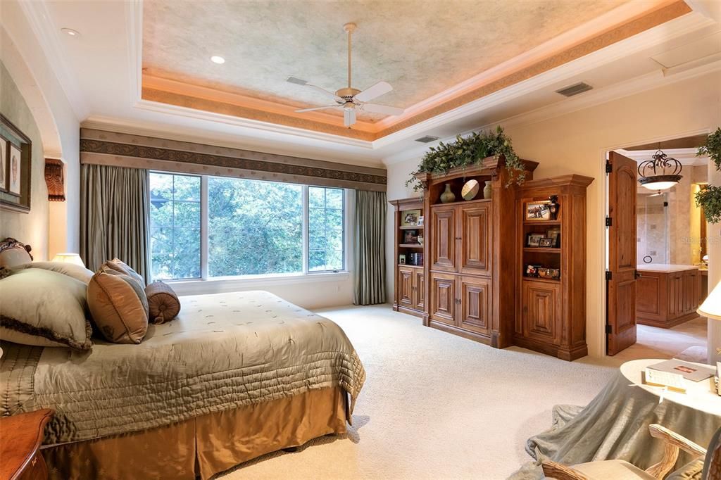 The expansive owner???s suite situated on the main floor offers picturesque lake views.