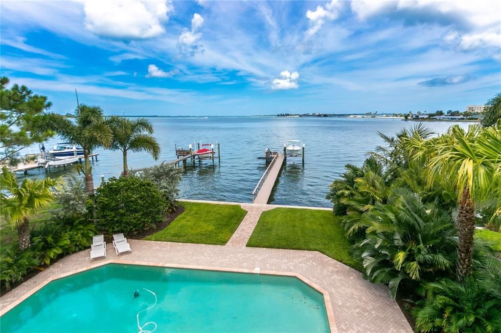 Recently Sold: $2,495,000 (4 beds, 3 baths, 3684 Square Feet)
