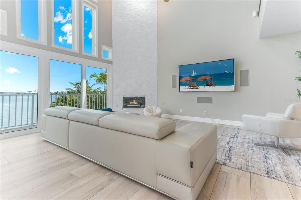 Recently Sold: $2,495,000 (4 beds, 3 baths, 3684 Square Feet)