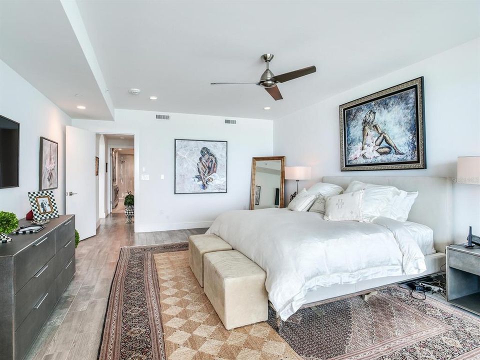 Recently Sold: $3,550,000 (4 beds, 3 baths, 3620 Square Feet)
