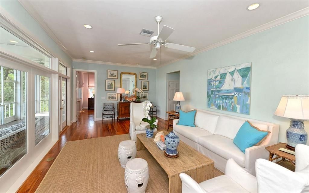 Recently Sold: $2,500,000 (3 beds, 2 baths, 2658 Square Feet)