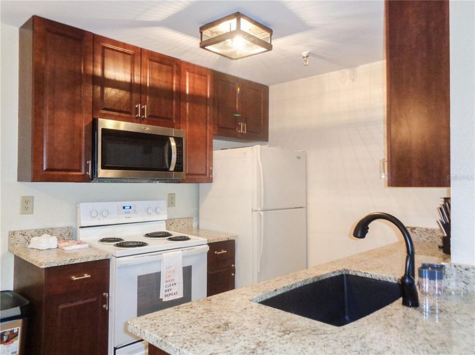 Recently Rented: $1,850 (1 beds, 1 baths, 742 Square Feet)