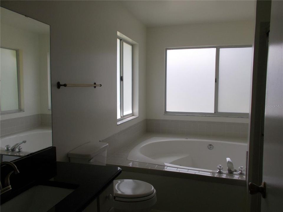 最近售出: $210,000 (3 贝兹, 2 浴室, 1596 平方英尺)