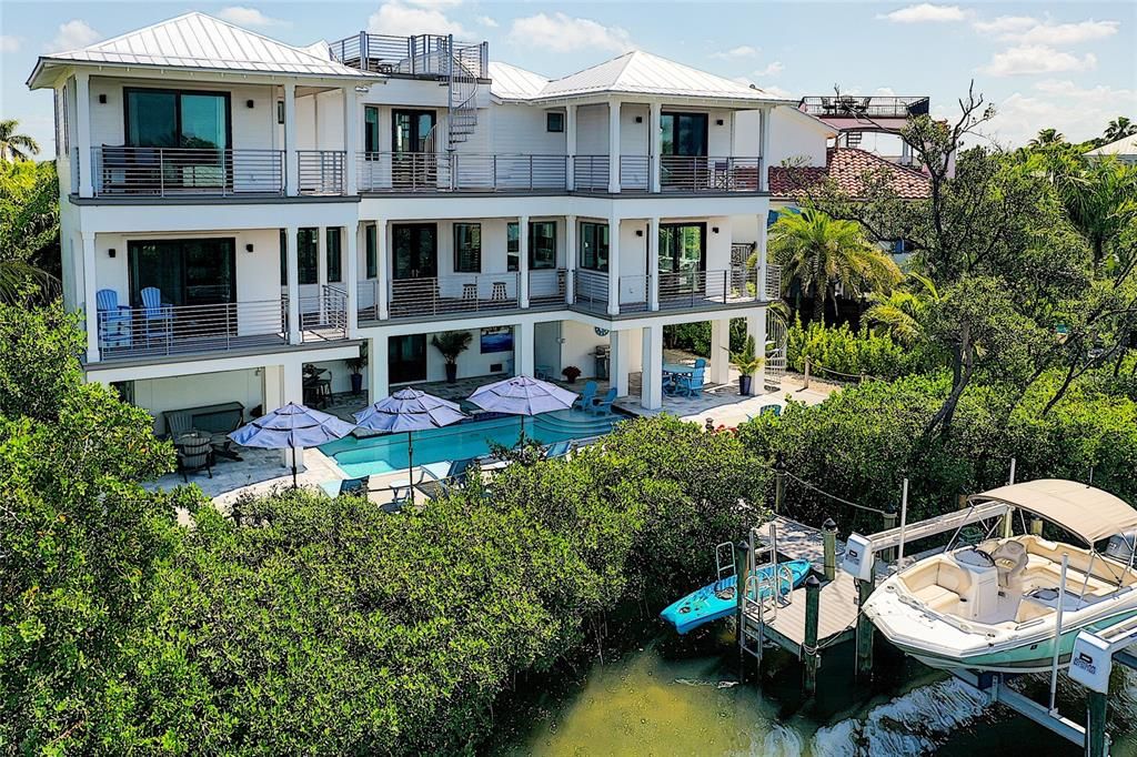 Recently Sold: $3,400,000 (3 beds, 3 baths, 3233 Square Feet)