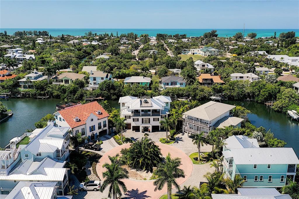 Recently Sold: $3,400,000 (3 beds, 3 baths, 3233 Square Feet)