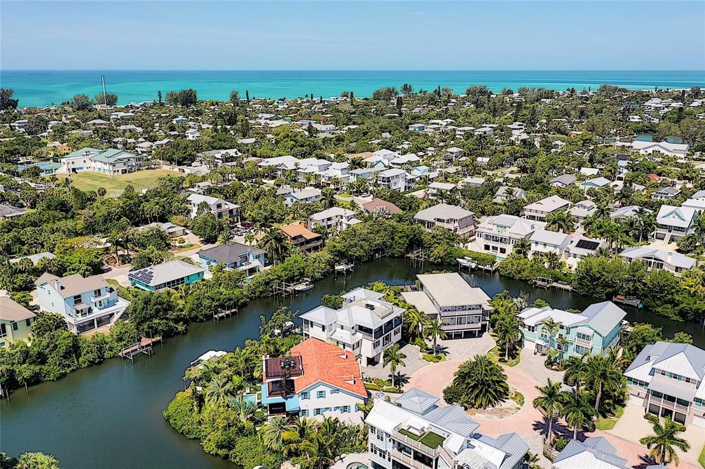 Recently Sold: $3,400,000 (3 beds, 3 baths, 3233 Square Feet)