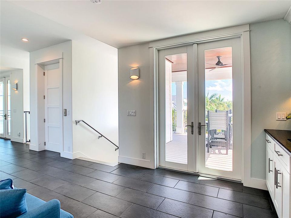 Recently Sold: $3,400,000 (3 beds, 3 baths, 3233 Square Feet)