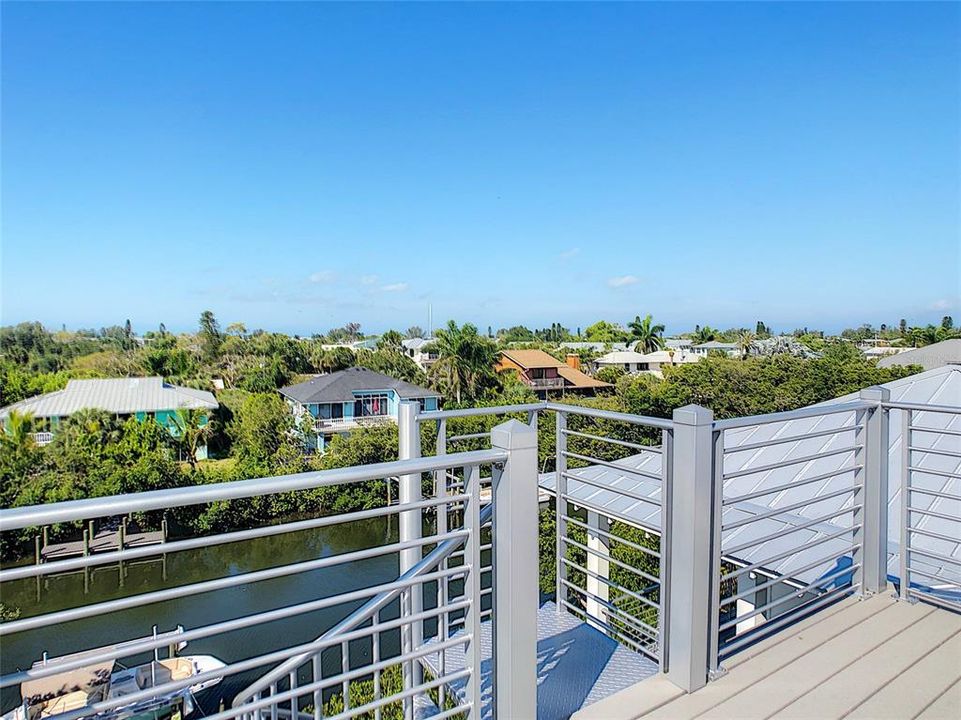 Recently Sold: $3,400,000 (3 beds, 3 baths, 3233 Square Feet)