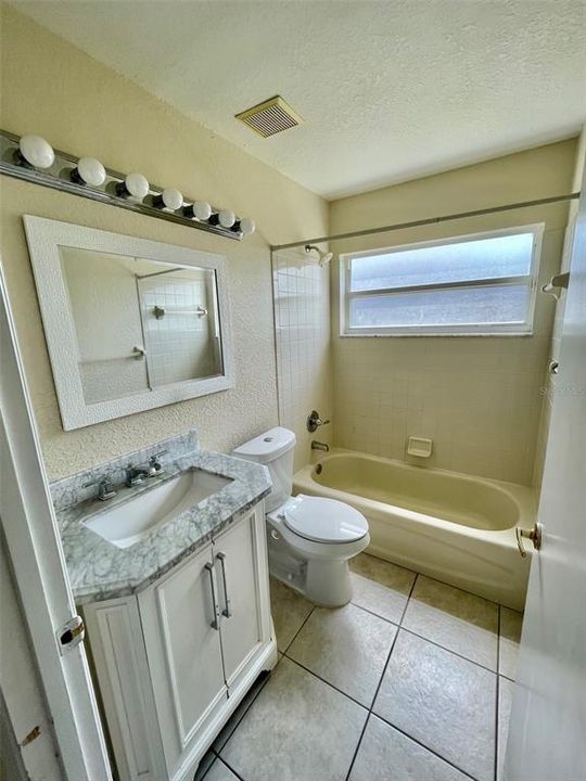 最近售出: $280,000 (4 贝兹, 2 浴室, 1913 平方英尺)